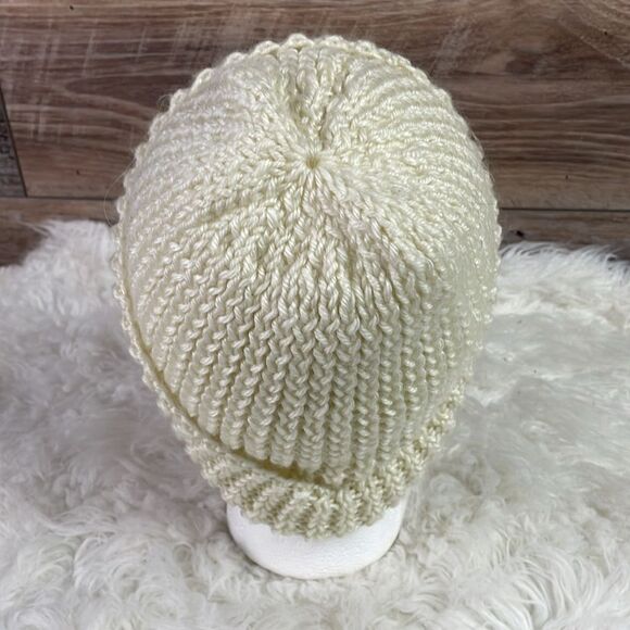 Crocheted Chunky Knit Beanie Hat Off White Adult Size - Picture 3 of 9